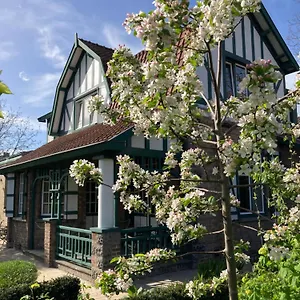 Tree & B Bed and breakfast